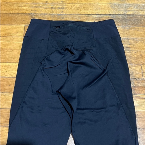 Athleta Peak Hybrid Fleece High-Rise Tights in Black, size Small - Picture 12 of 15